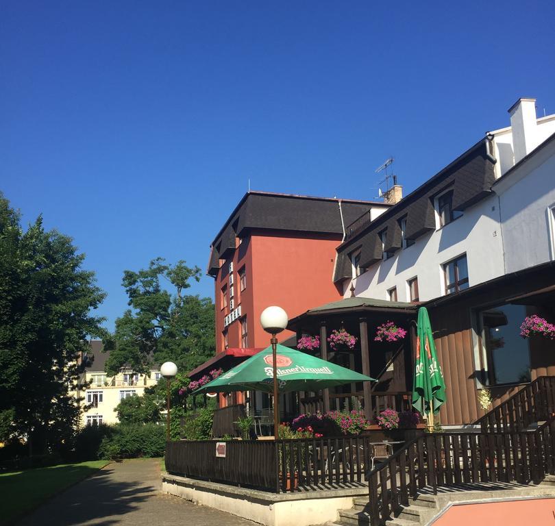 Hotel Faust 德辛 外观 照片
