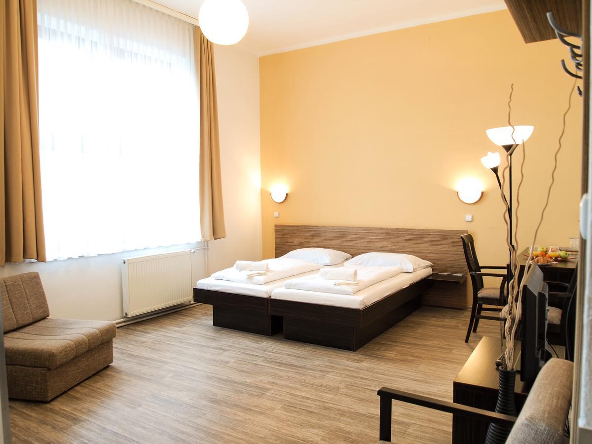 Hotel Faust 德辛 外观 照片